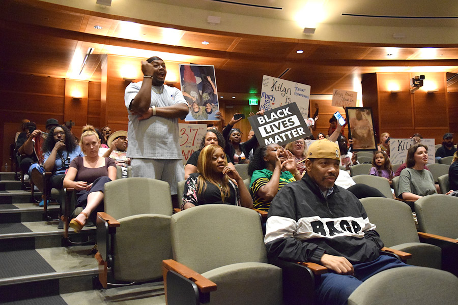 Aurora City Council proposes more decorum changes to deal with fractious meetings