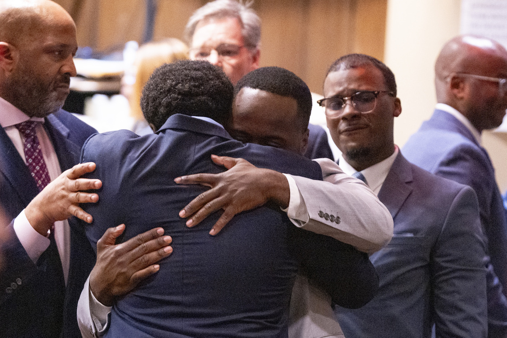 3 former Memphis officers acquitted in fatal beating of Tyre Nichols ...