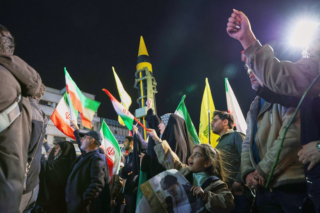 US extends Lebanon ceasefire as Iran standoff continues