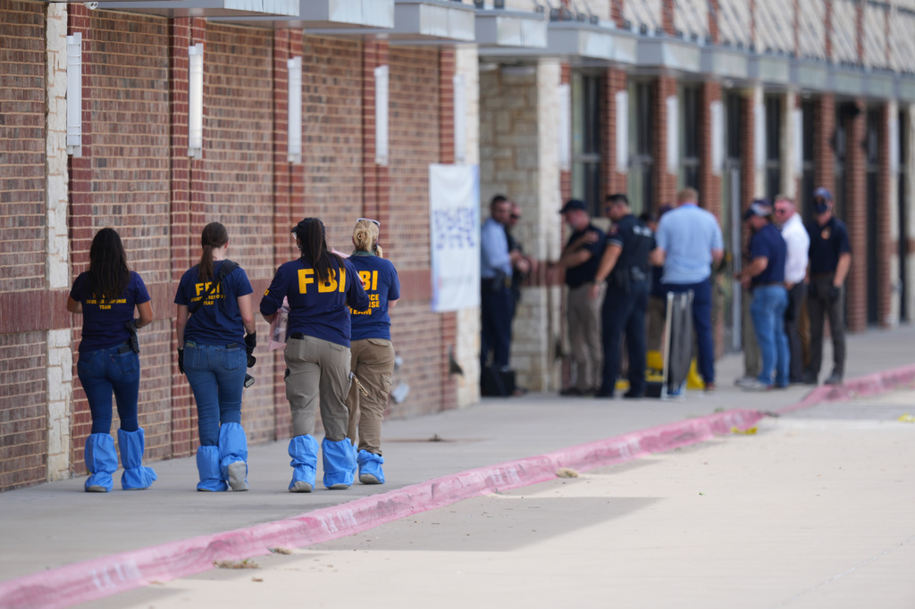 2 killed and 3 injured in shootings at shopping center north of Dallas ...
