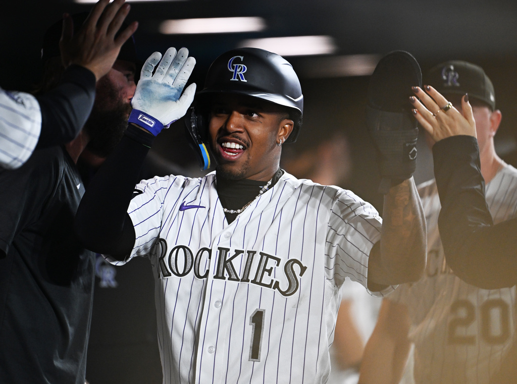 Carrigg’s 2-run single in 7th lifts Rockies to 5-3 win, moving Mariners to verge of elimination
